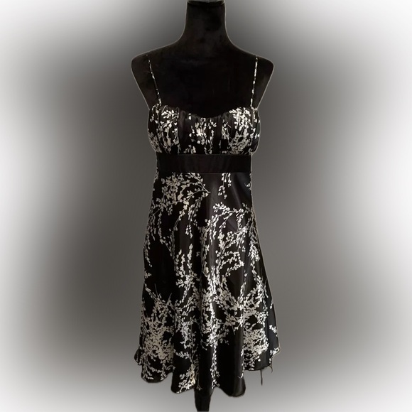 Speechless | Tulle Lined Black & White Floral Adjustable Straps Dress Size 9 - Picture 5 of 12